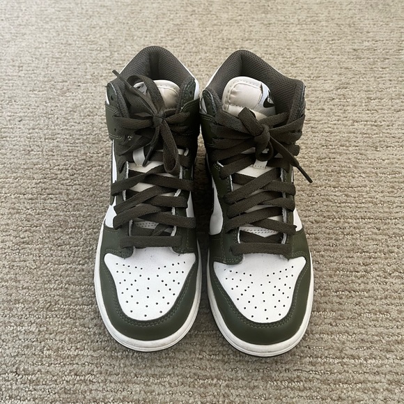 Nike Dunks “Khaki” - Picture 3 of 4